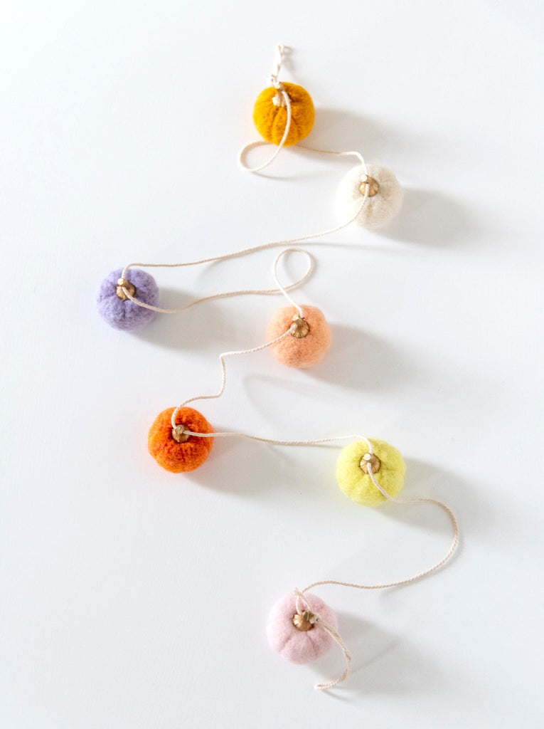 Shiraleah New Harvest 7 Pumpkin Garland, Multi by Shiraleah Shiraleah 