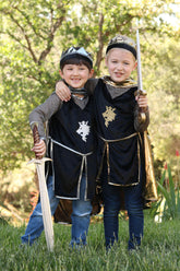 Knight Set with Tunic, Cape and Crown Costumes Great Pretenders USA Size 9-10 Silver 