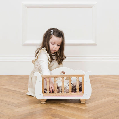 Dolls Wooden Cot Pretend Play Le Toy Van, Inc. 